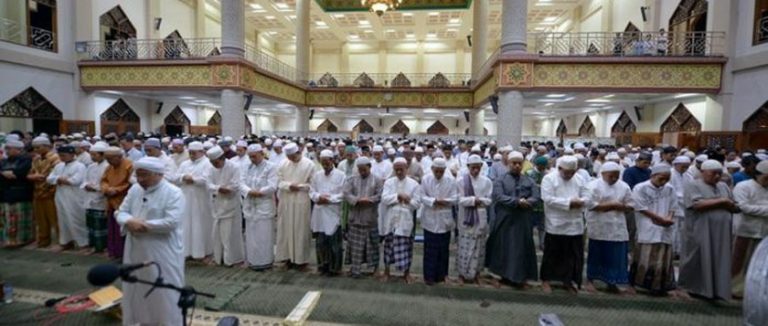 sahalat-tarawih-berjamaah_20160605_231426.jpg