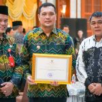 KPK Serahkan Penghargaan Peroleh Skor Cegah Korupsi Ke Wali Kota Banjarbaru